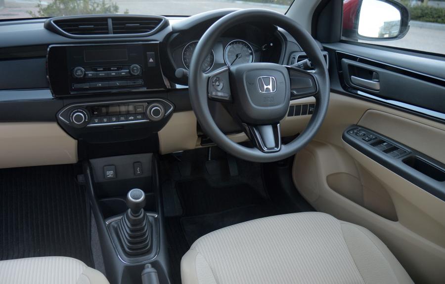 Интерьер Honda Amaze 2018 года  (ZA) (фото 26 из 27)